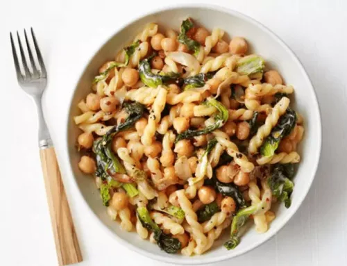 Pasta With Escarole and Chickpeas